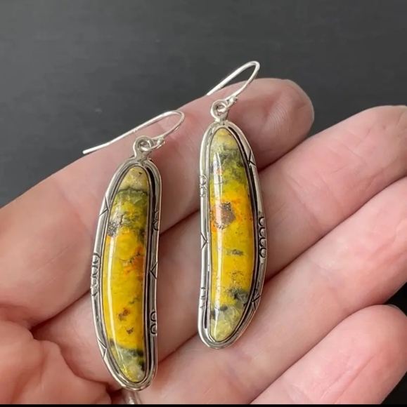 Beautiful earrings - Picture 2 of 5